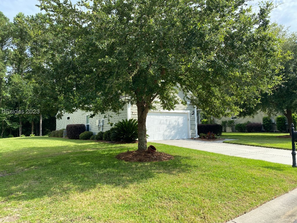 For Sale 6 Greatwood Drive, Bluffton, SC 29910 2 Beds / 2 Full Baths