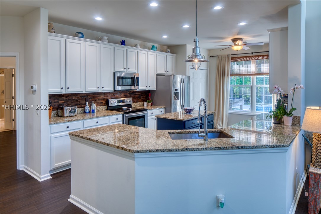 Sold 30 Sapelo Island Lane, Bluffton, SC 29910 4 Beds / 2 Full Baths / 1 Half Bath 730,000