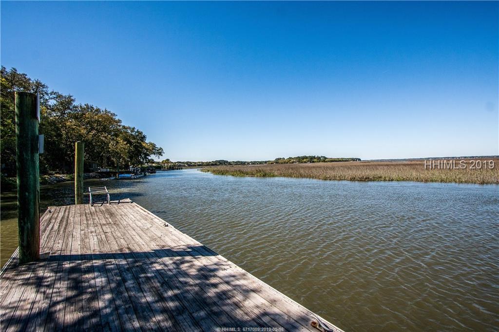 Sold: Hilton Head Island, SC 29928 | 2 Beds / 2 Full Baths | $195,000